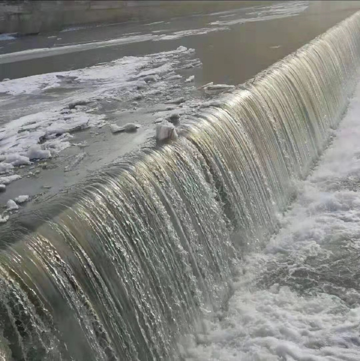 Photos of air shield dam operation in severe cold regions，Huozhou, China