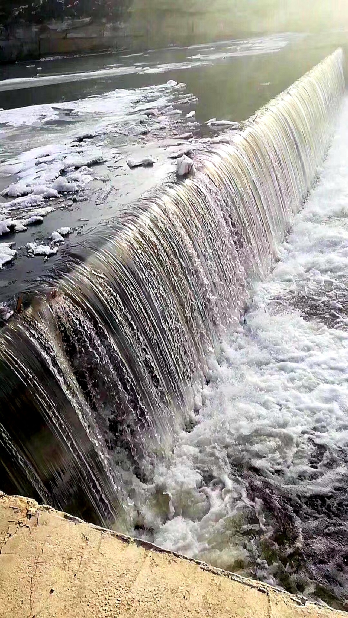 Photos of air shield dam operation in severe cold regions，Huozhou, China